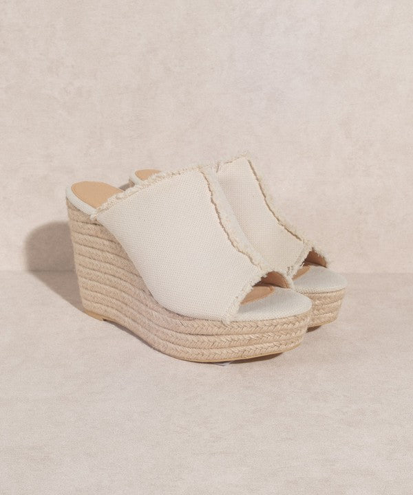 Distressed Linen Wedge