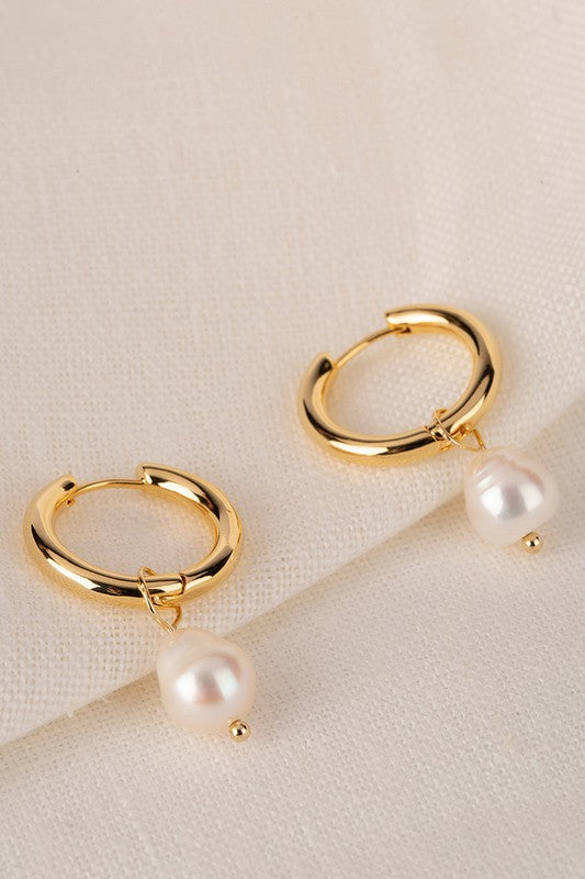 Pearl pendant earring